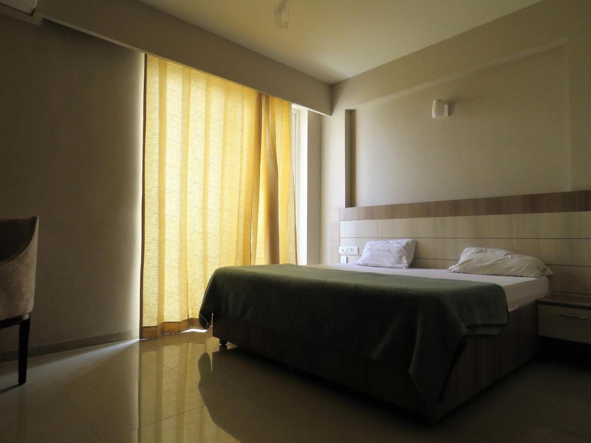Vrindavan Inn Extérieur photo