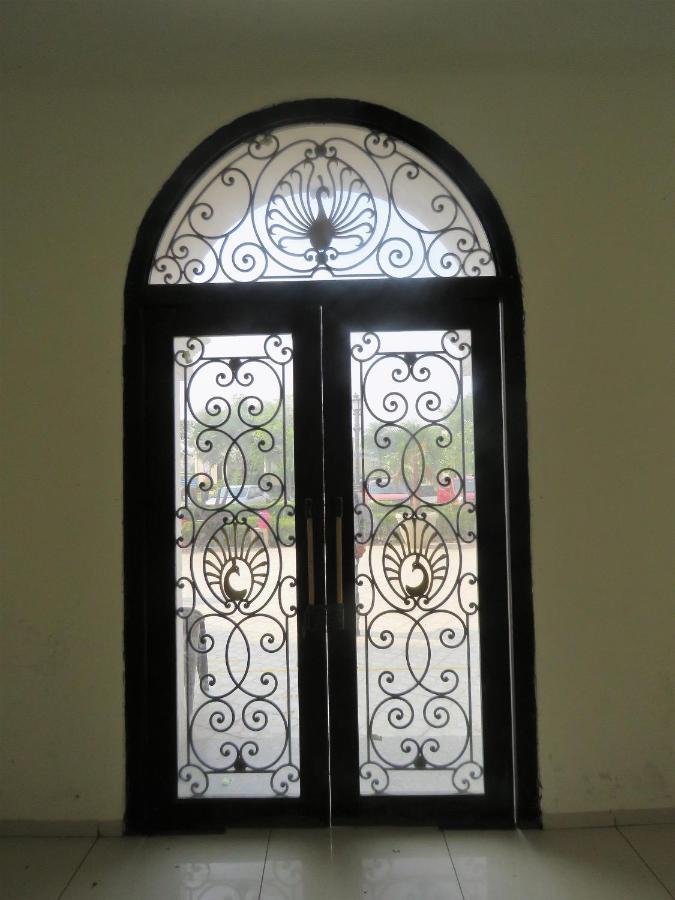 Vrindavan Inn Extérieur photo